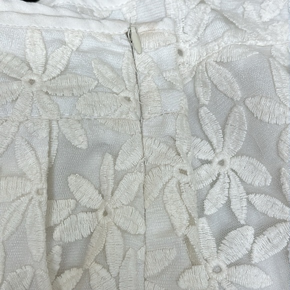 White floral shorts - Picture 6 of 6